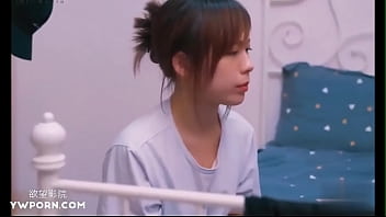 สาวใสเพื่อนสาวยอมเป็นตุ๊กตาทางเพศของเจ้าหนี้เพื่อปกป้องแฟนหนี้สิน