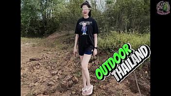 สาวไทยวัยรุ่นแอบเย็ดกลางป่า – โดนฉีดน้ำแตกในป่าแบบ Pov