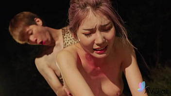 สาวจีนหลี่จื้อเหยียนโดนเย็ดหนักกลางป่ากับหนุ่มสุดฮอต