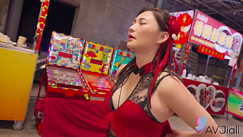 สาวจีนหวิว Mio โดนเย็ดกลางตลาดนัด