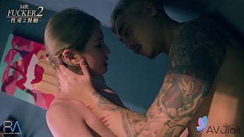 สาวจีนสวยหลีจื้อเหยียนเสียวแตกกับพนักงานเสิร์ฟในบาร์